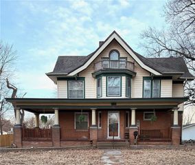 2512 Jackson Street, St Joseph, MO 64507