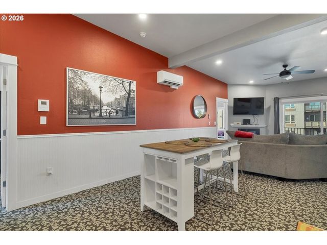 229 COMMERCIAL St Ne, Salem, OR 97301