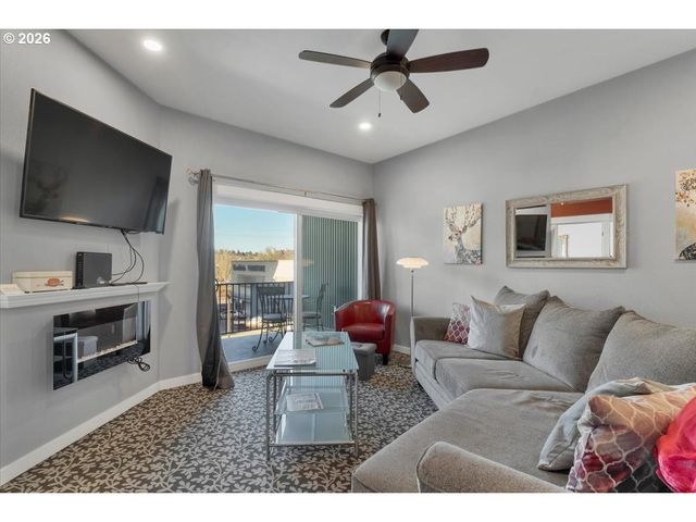 229 COMMERCIAL St Ne, Salem, OR 97301