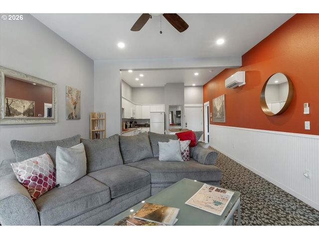 229 COMMERCIAL St Ne, Salem, OR 97301