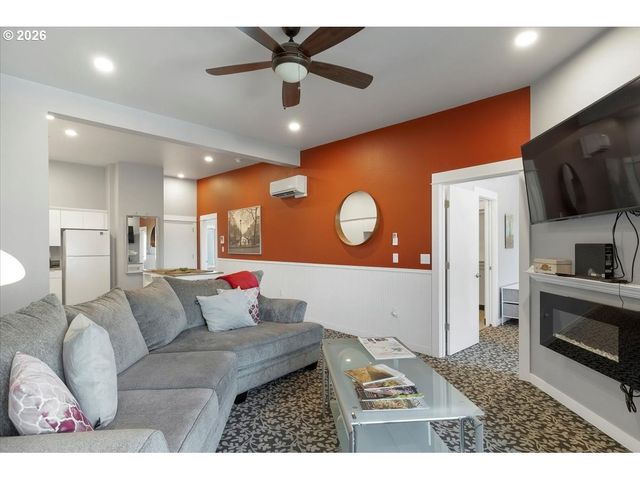 229 COMMERCIAL St Ne, Salem, OR 97301