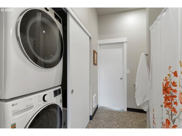 229 COMMERCIAL St Ne, Salem, OR 97301