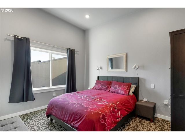 229 COMMERCIAL St Ne, Salem, OR 97301