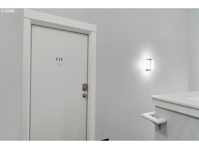 229 COMMERCIAL St Ne, Salem, OR 97301