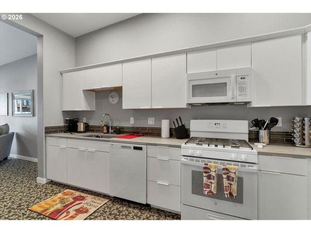229 COMMERCIAL St Ne, Salem, OR 97301
