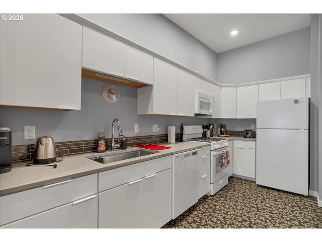 229 COMMERCIAL St Ne, Salem, OR 97301