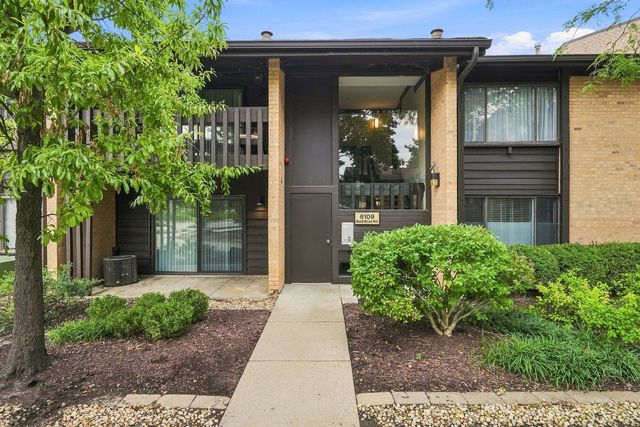6109 Knoll Wood Road 102, Willowbrook, IL 60527