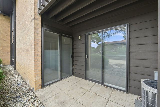 6109 Knoll Wood Road 102, Willowbrook, IL 60527