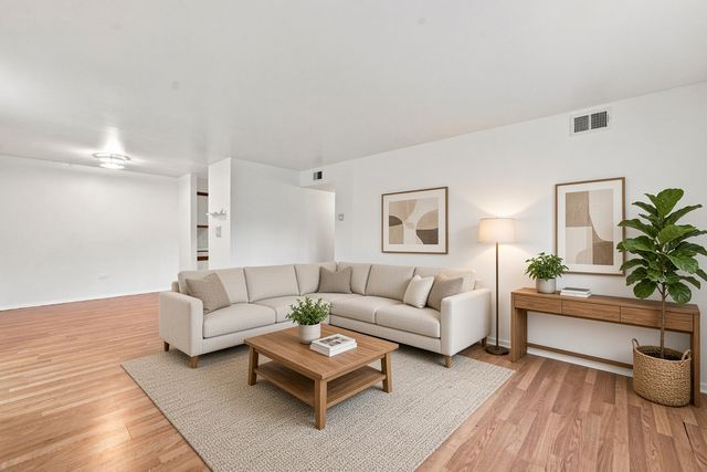 6109 Knoll Wood Road 102, Willowbrook, IL 60527