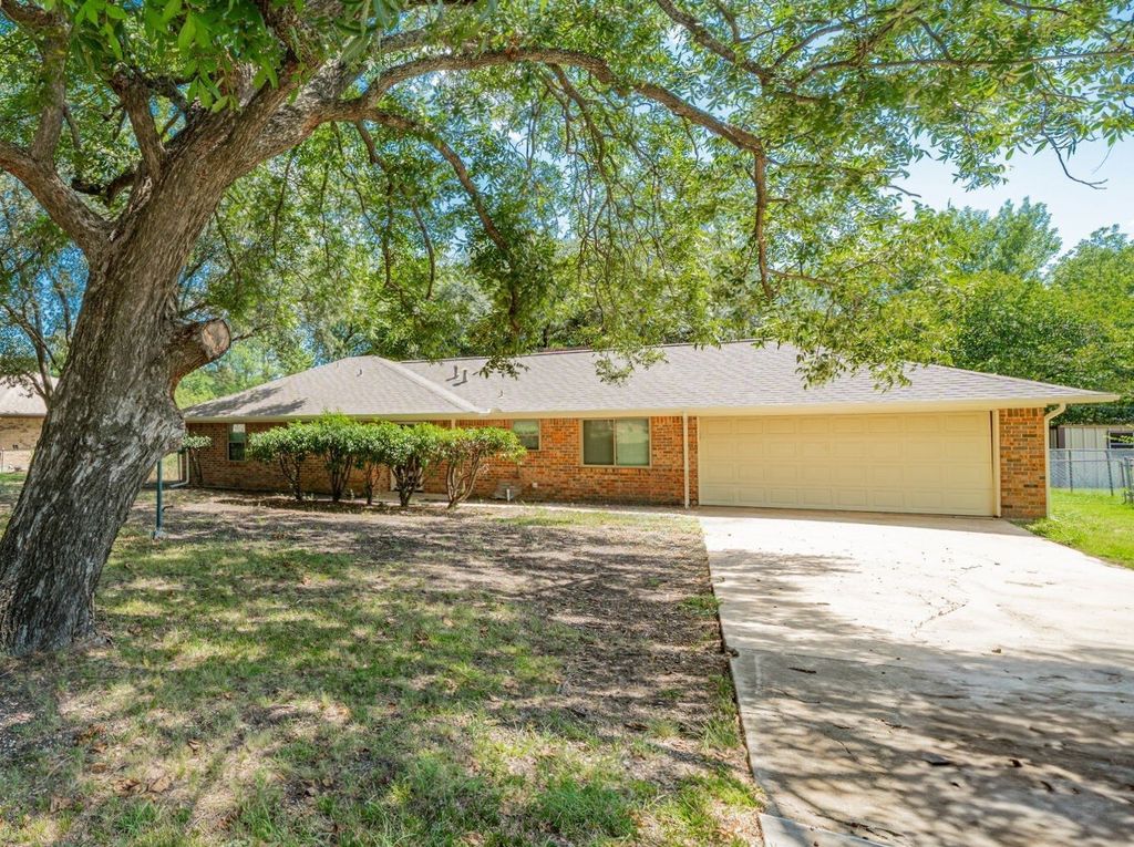 803 S 4th Street, Crandall, TX 75114