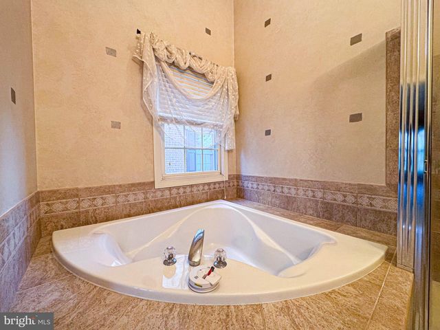 608 PLEASANT DR, Rockville, MD 20850