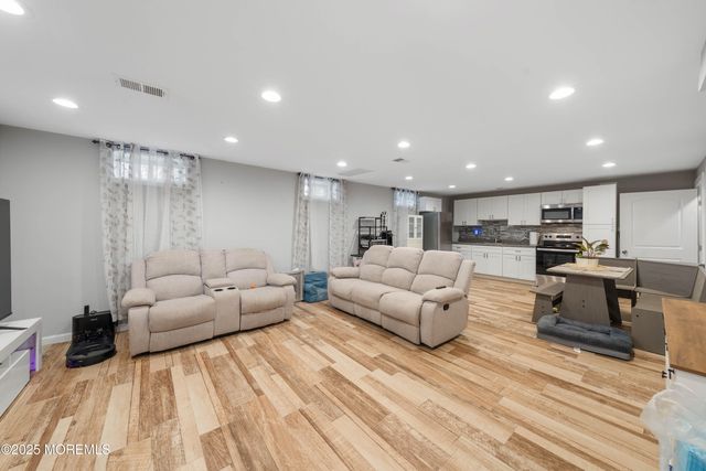 436 Applegate Avenue, Toms River, NJ 08757