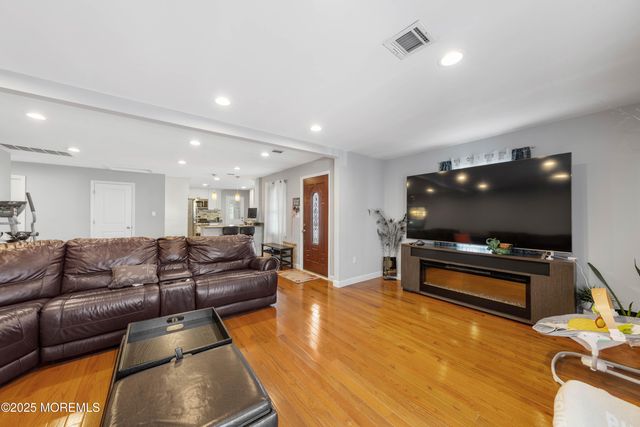 436 Applegate Avenue, Toms River, NJ 08757