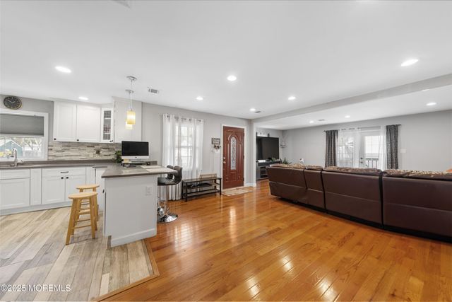 436 Applegate Avenue, Toms River, NJ 08757