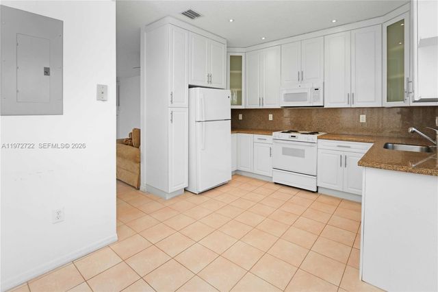 1521 Seagrape Way, Hollywood, FL 33019