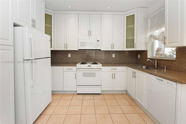 1521 Seagrape Way, Hollywood, FL 33019