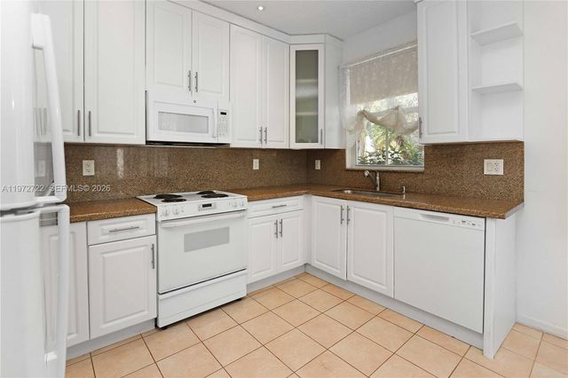 1521 Seagrape Way, Hollywood, FL 33019