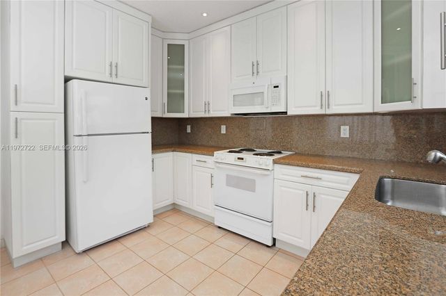 1521 Seagrape Way, Hollywood, FL 33019