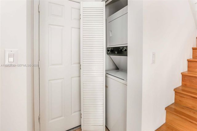 1521 Seagrape Way, Hollywood, FL 33019