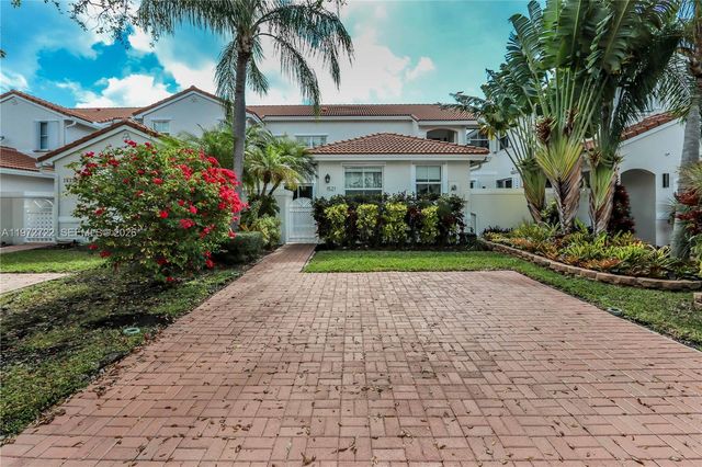 1521 Seagrape Way, Hollywood, FL 33019