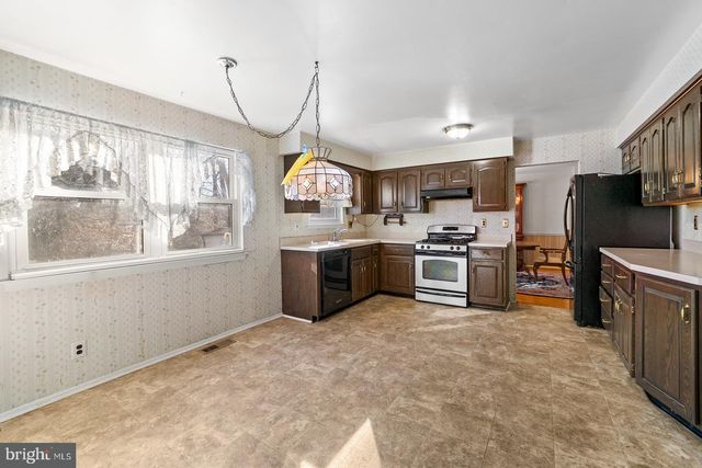 824 UPTON WAY, Somerdale, NJ 08083