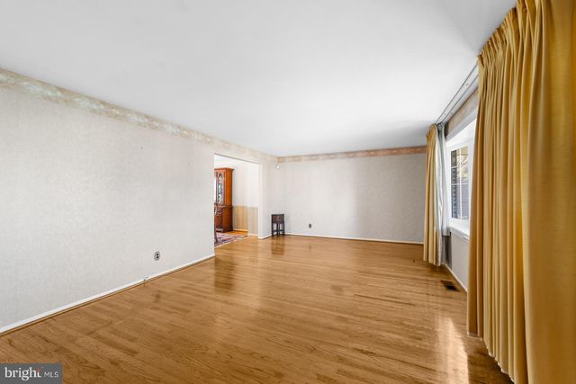 824 UPTON WAY, Somerdale, NJ 08083