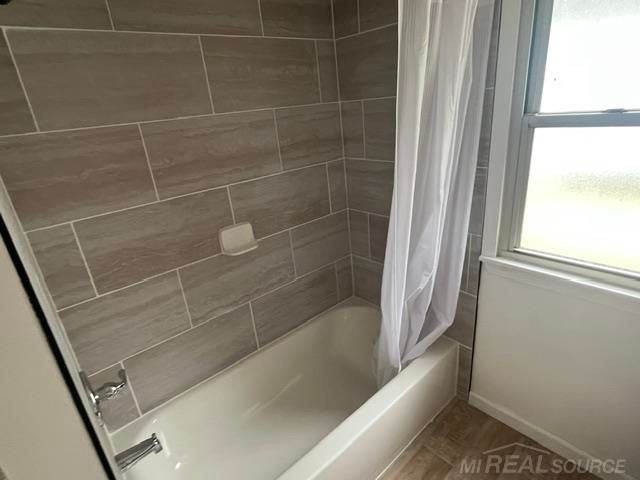 7251 Yacht Avenue, Warren, MI 48091