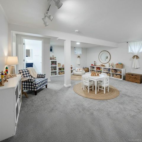 18 Steiner Drive, Mahopac, NY 10541