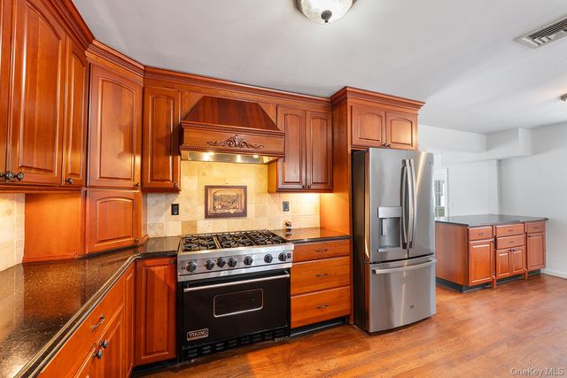 18 Steiner Drive, Mahopac, NY 10541