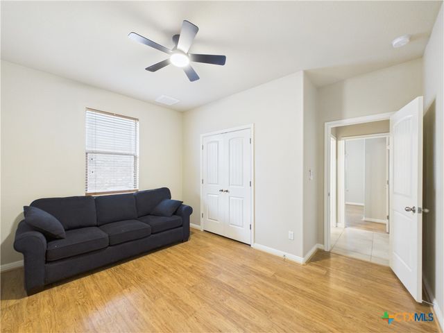 1070 Sussex Way, Round Rock, TX 78665