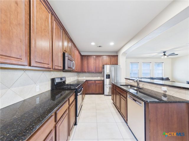 1070 Sussex Way, Round Rock, TX 78665