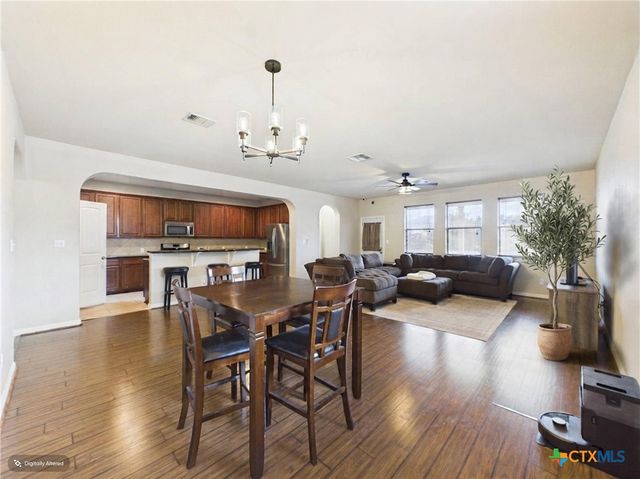 1070 Sussex Way, Round Rock, TX 78665