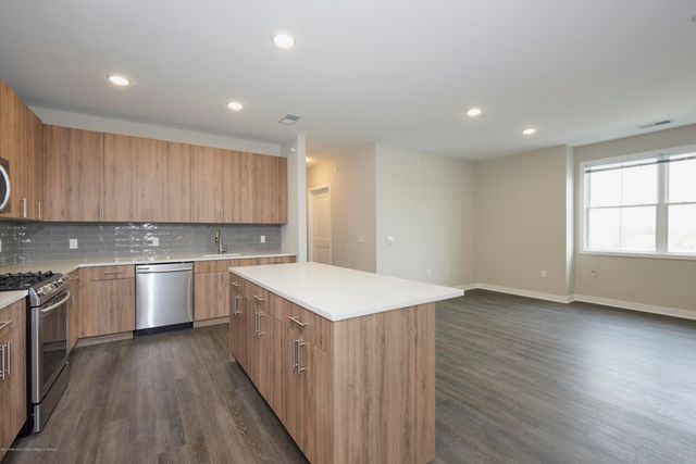 92 Drs James Parker Boulevard 204, Red Bank, NJ 07701