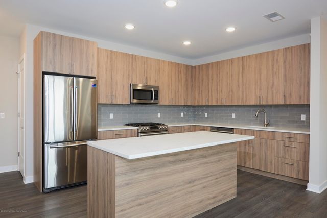 92 Drs James Parker Boulevard 204, Red Bank, NJ 07701