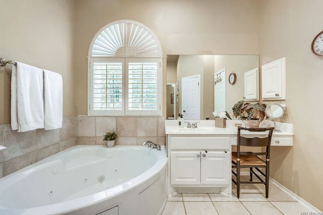 18647 Rogers Glen, San Antonio, TX 78258