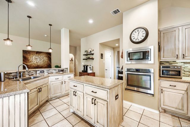 18647 Rogers Glen, San Antonio, TX 78258