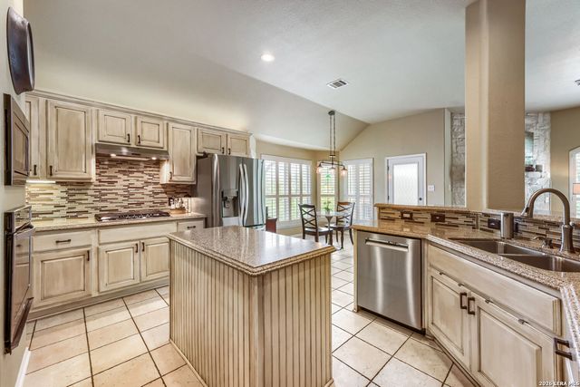 18647 Rogers Glen, San Antonio, TX 78258