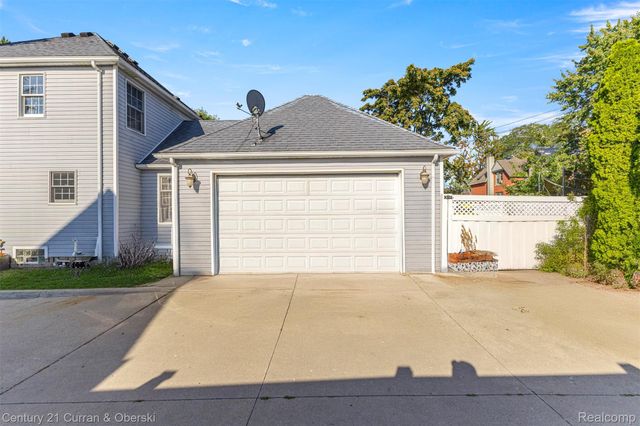 250 Chestnut Street, Wyandotte, MI 48192