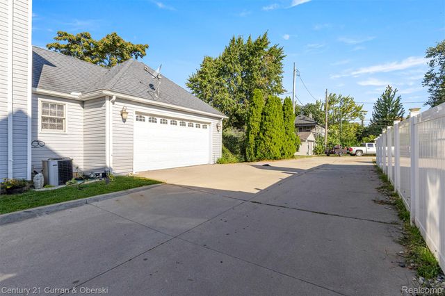 250 Chestnut Street, Wyandotte, MI 48192