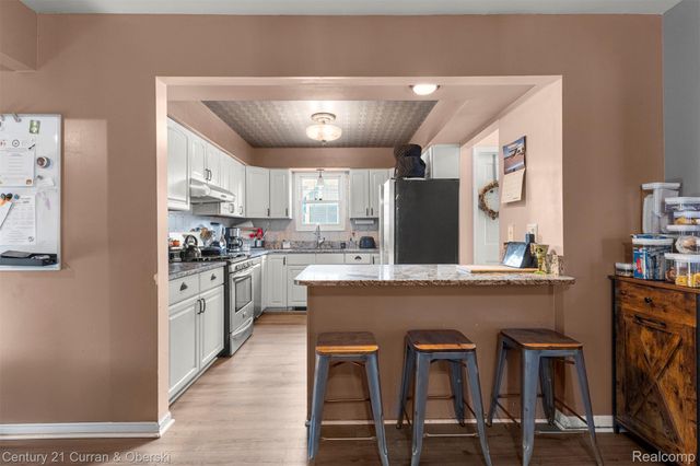 250 Chestnut Street, Wyandotte, MI 48192