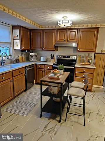 9800 GAY DR, Upper Marlboro, MD 20772