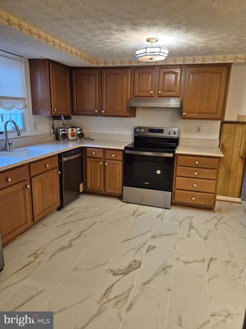 9800 GAY DR, Upper Marlboro, MD 20772