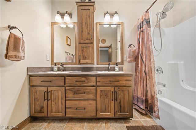 31 Shannon Drive, Apple Creek, OH 44606