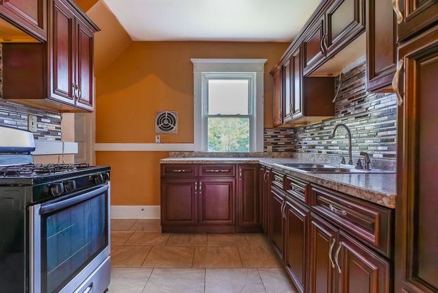 228 Brook St, New Bedford, MA 02746