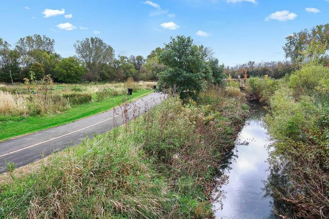 831 Old Settlers Trail 3, Hopkins, MN 55343