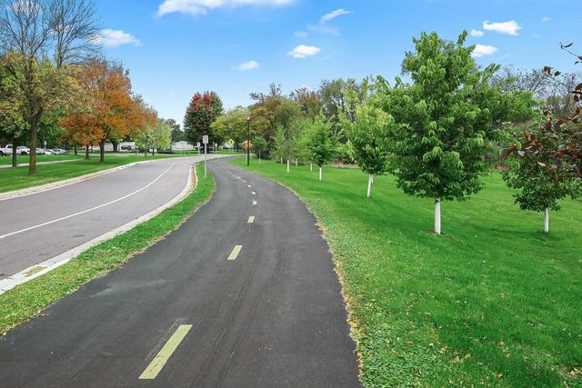 831 Old Settlers Trail 3, Hopkins, MN 55343