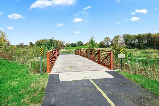 831 Old Settlers Trail 3, Hopkins, MN 55343