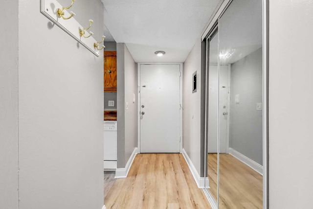 831 Old Settlers Trail 3, Hopkins, MN 55343