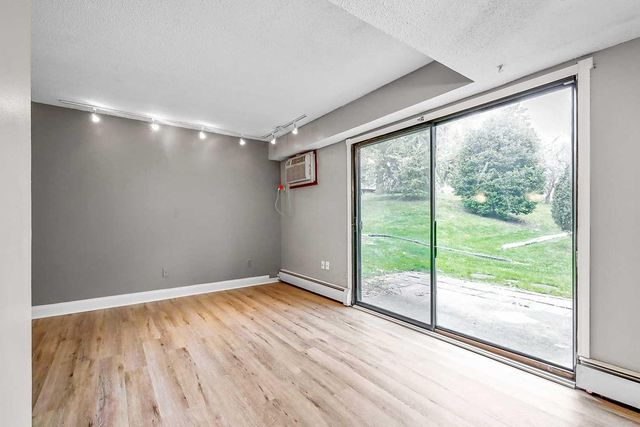 831 Old Settlers Trail 3, Hopkins, MN 55343