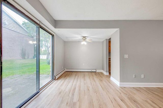 831 Old Settlers Trail 3, Hopkins, MN 55343